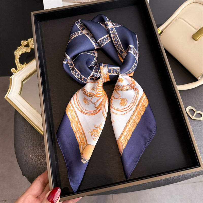 Blue Classic Chain Print Squar - Scarf Silk Square ulasan dan harga
