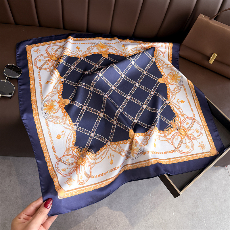 Blue Classic Chain Print Squar - Scarf Silk Square ulasan dan harga